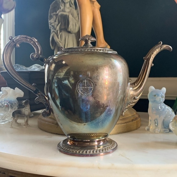 Vintage Silver Plated Reed & Barton Tea Pot - Picture 1 of 9